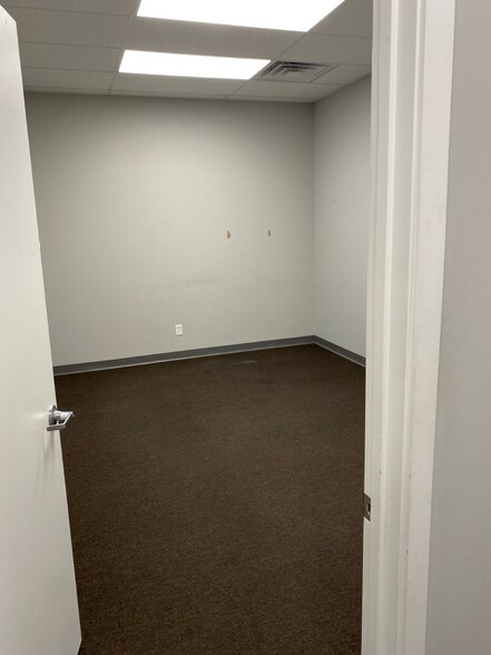 More Photos Of 2120 E Market St, Logansport Storefront Retail Office For Lease