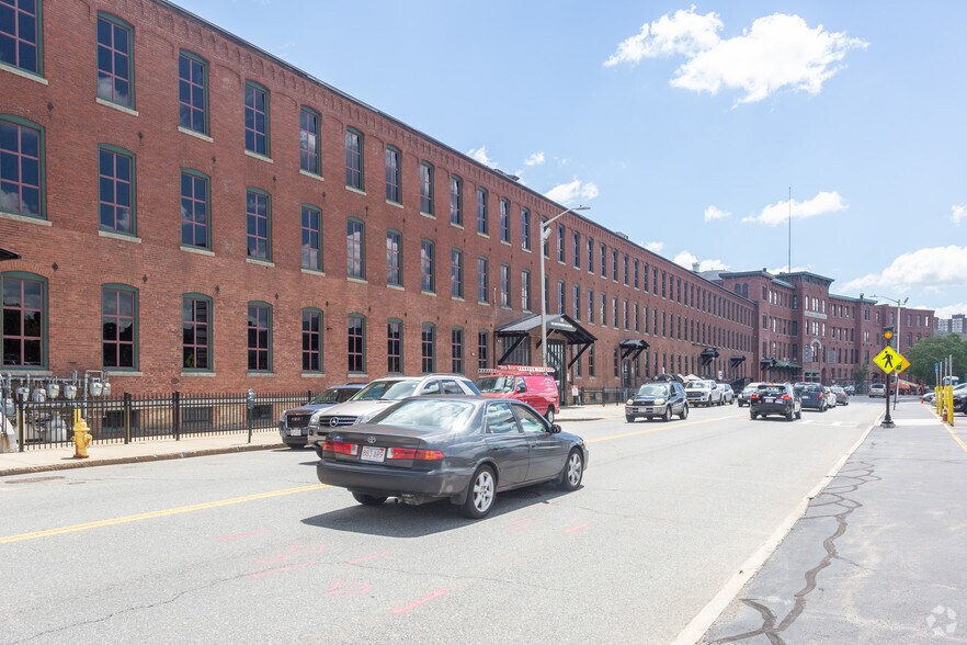 100 Grove St, Worcester, MA 01605 Lofts/Showrooms For Lease