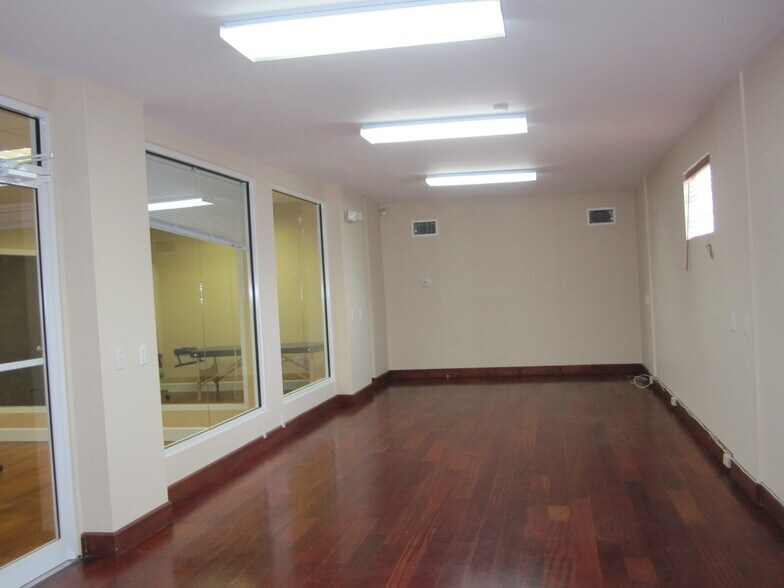 More Photos Of 1785 NE Broad Cswy, North Miami Beach Medical For Lease