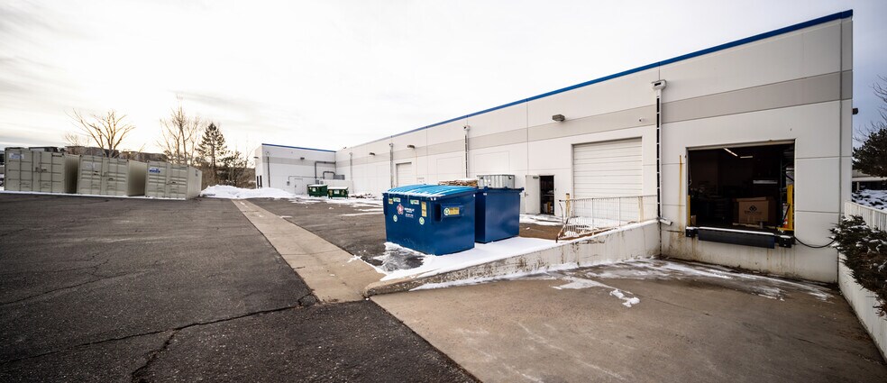 More Photos Of 6586 S Kenton St, Centennial Showroom For Lease