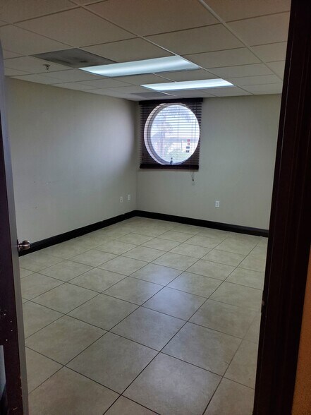 More Photos Of 12484 NW South River Dr, Medley Hotel For Lease