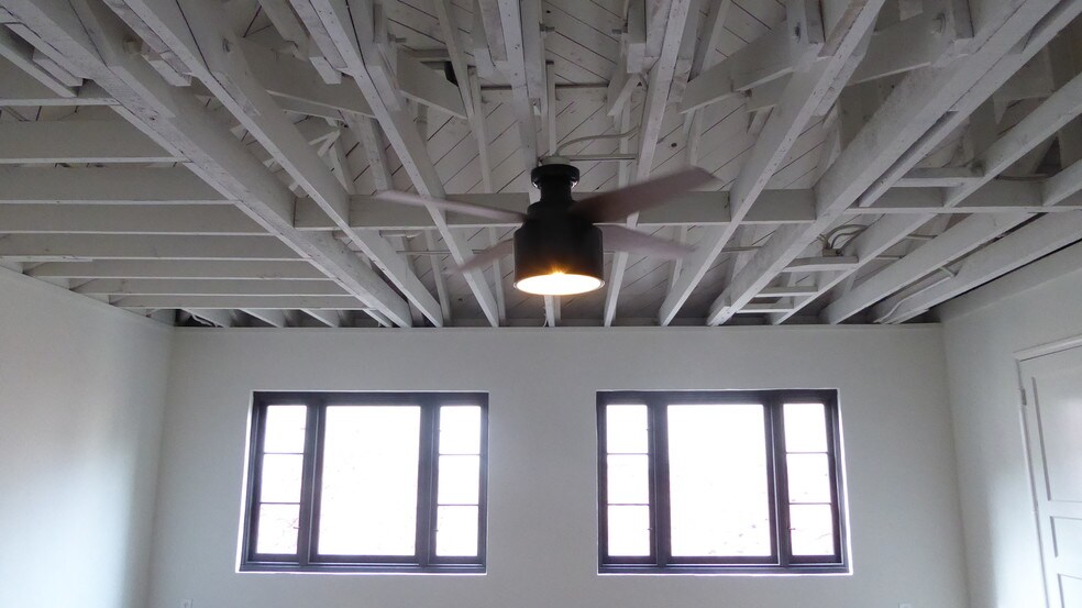 More Photos Of 451-461 E Main St, Ventura Storefront For Lease