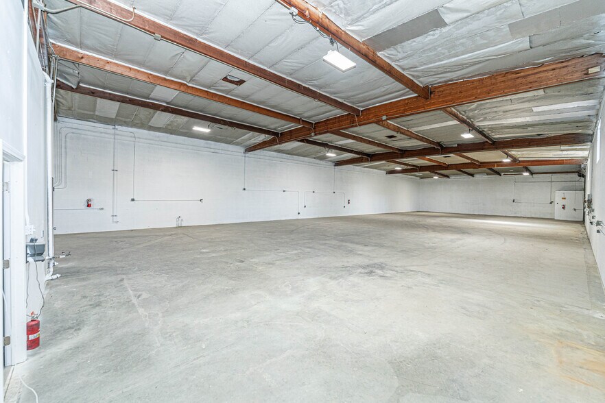 More Photos Of 934 Avila St, Los Angeles Warehouse For Lease