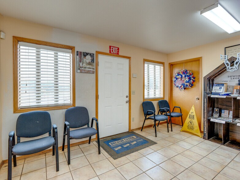 More Photos Of 1853 S Broadway St, Coalgate Flex For Sale