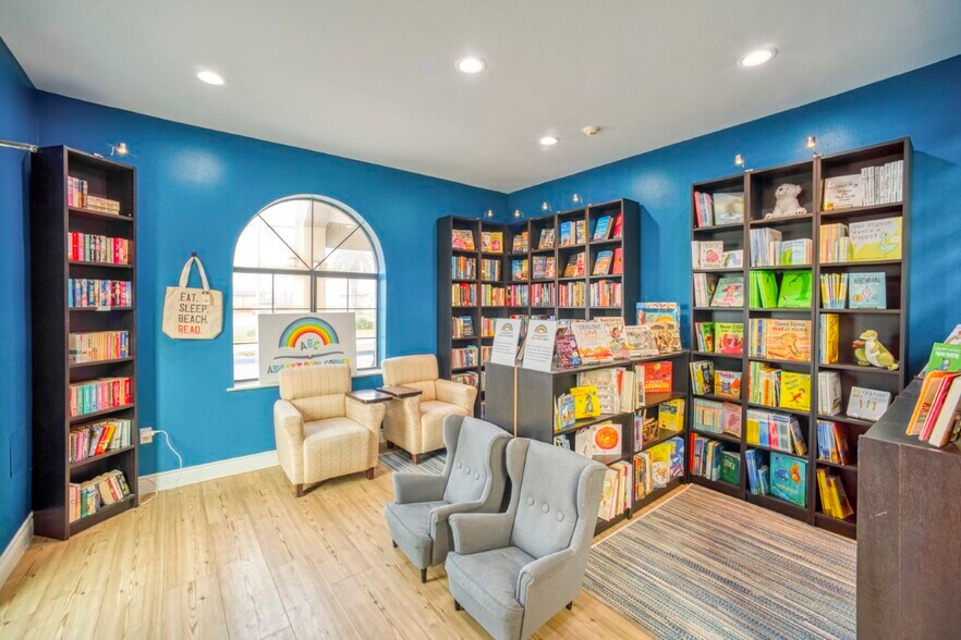 More Photos Of 400 E Avenue G, Port Aransas Hotel For Sale