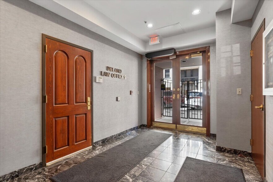 More Photos Of 200 S 6th St, Springfield Office For Sale