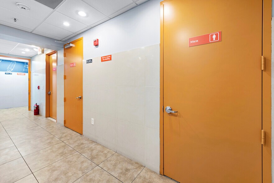 More Photos Of 2227 N Federal Hwy, Hollywood Office For Lease