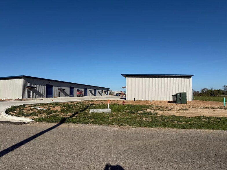 More Photos Of 880 Blasingame Road, Hempstead Industrial For Lease