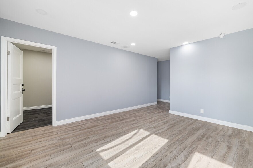 More Photos Of 5709 E Beverly Blvd, Los Angeles Office Residential For Lease