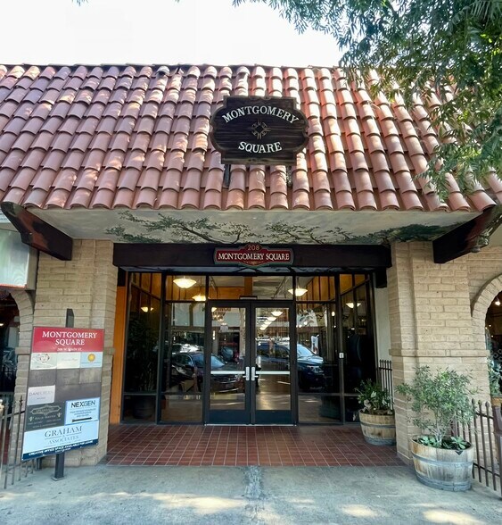 More Photos Of 208-210 W Main St, Visalia Storefront Retail Office For Lease