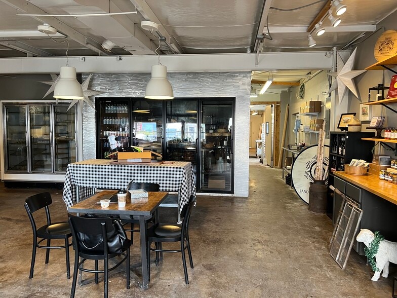 More Photos Of 6895 Paoli Rd, Belleville Restaurant For Sale