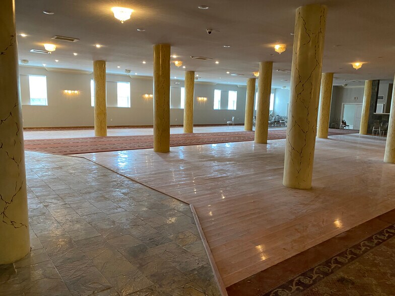 More Photos Of 2613 W Hunting Park Ave, Philadelphia Light Distribution For Lease
