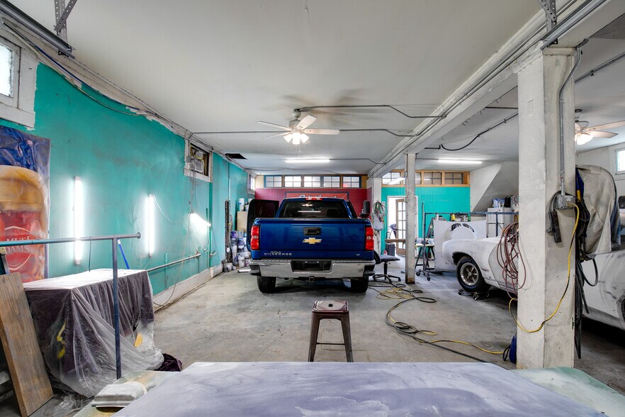 More Photos Of 705 Richmond Hwy, Richmond Showroom For Sale