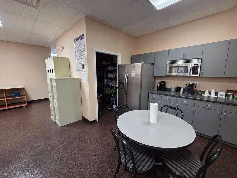 More Photos Of 1070-1072 E Brandon Blvd, Brandon Medical For Lease