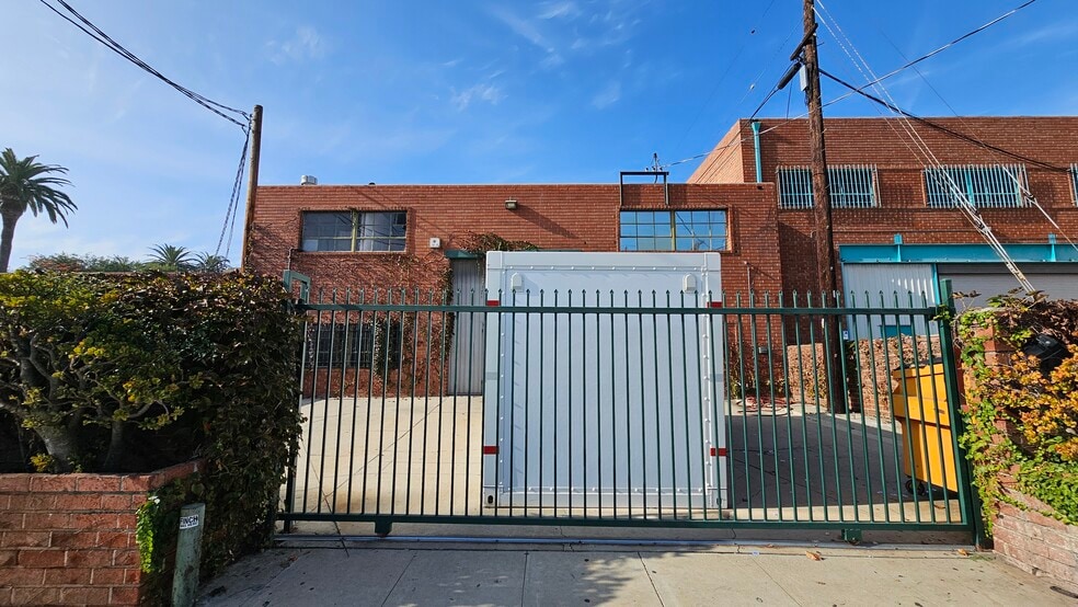 Primary Photo Of 1815 Tyburn St, Glendale Manufacturing For Lease