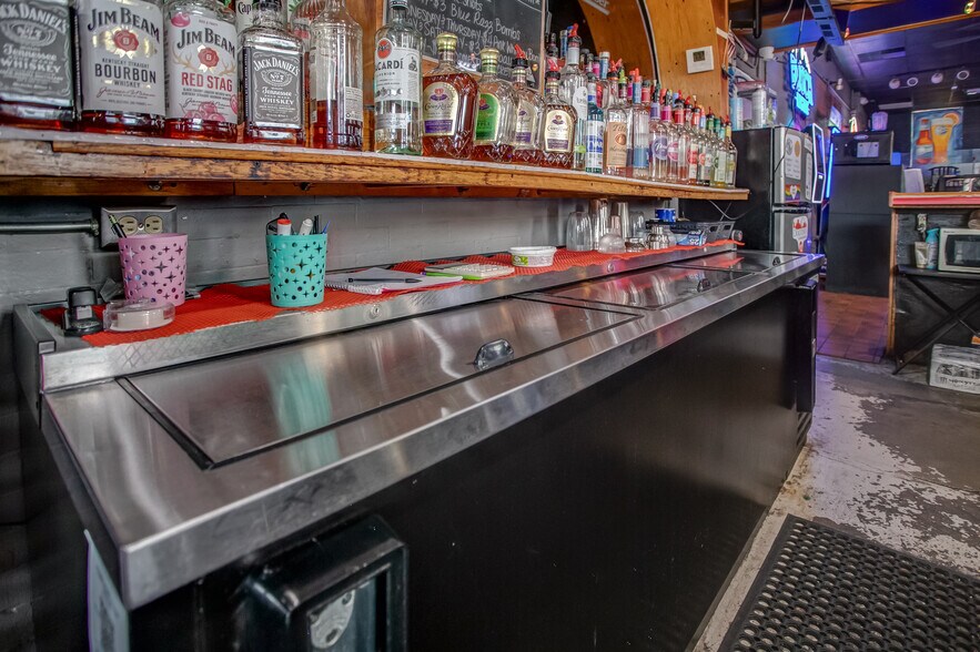 More Photos Of 314 State St, Alton Restaurant For Sale