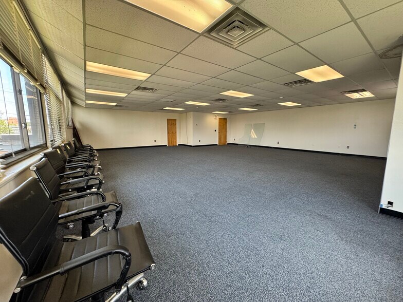 More Photos Of 1980-1990 Pawtucket Ave, East Providence Office For Lease
