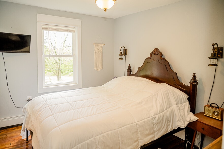 More Photos Of 2735 PA-390, Canadensis Hospitality For Sale