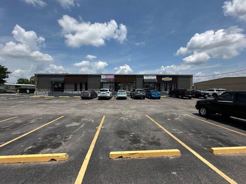 More Photos Of 1011 W Lancaster Rd, Orlando General Retail For Sale