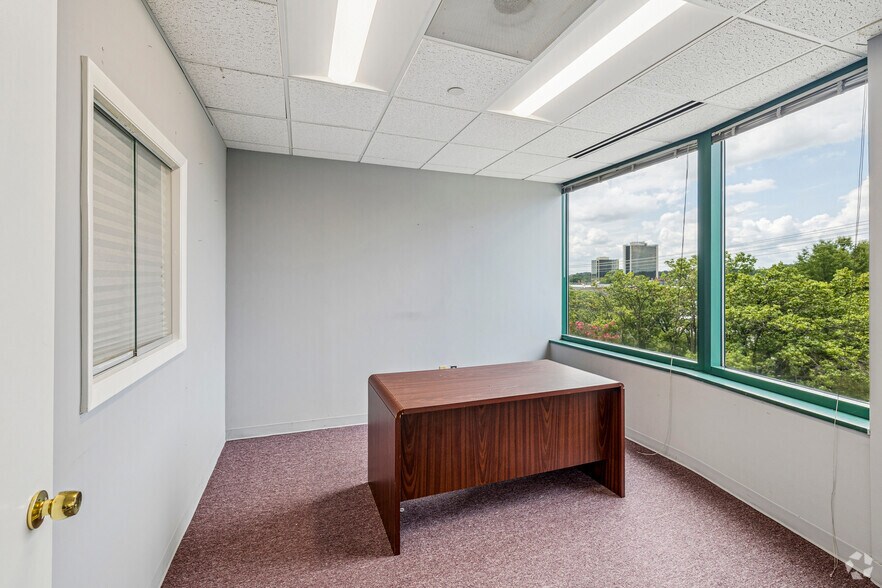 More Photos Of 7701 Greenbelt Rd, Greenbelt Office For Sale
