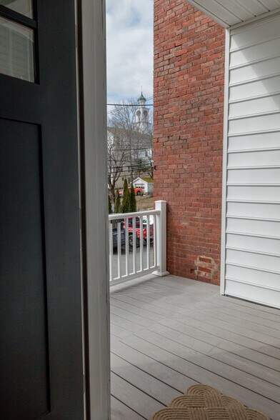 More Photos Of 72 Main St, Wiscasset Storefront Retail Residential For Sale