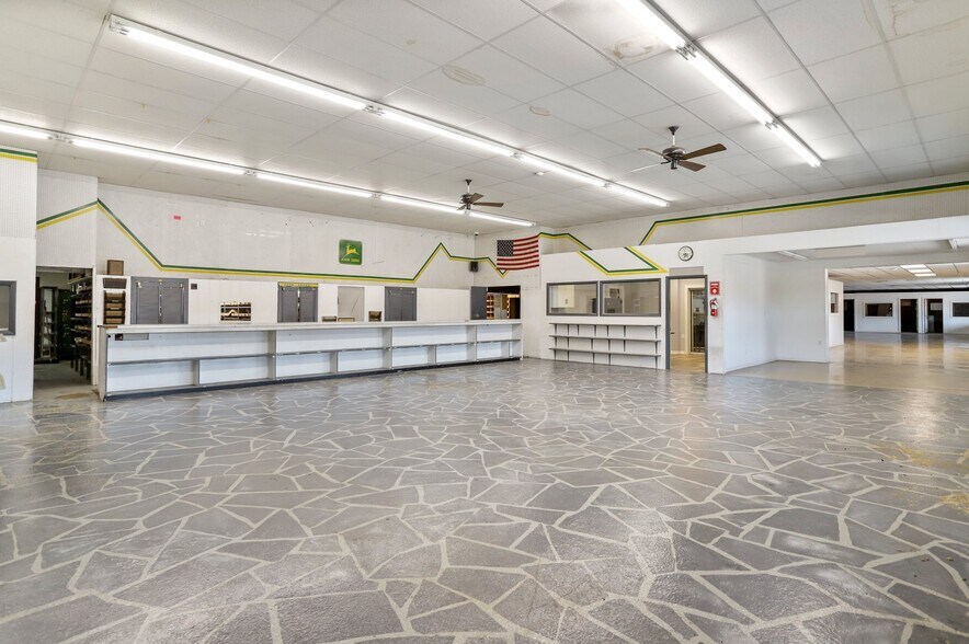 More Photos Of 12258 Buchanan Trl W, Mercersburg Flex For Lease