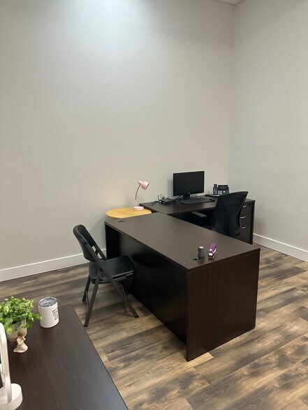 More Photos Of 3180 W Clearwater Ave, Kennewick Storefront Retail Office For Lease