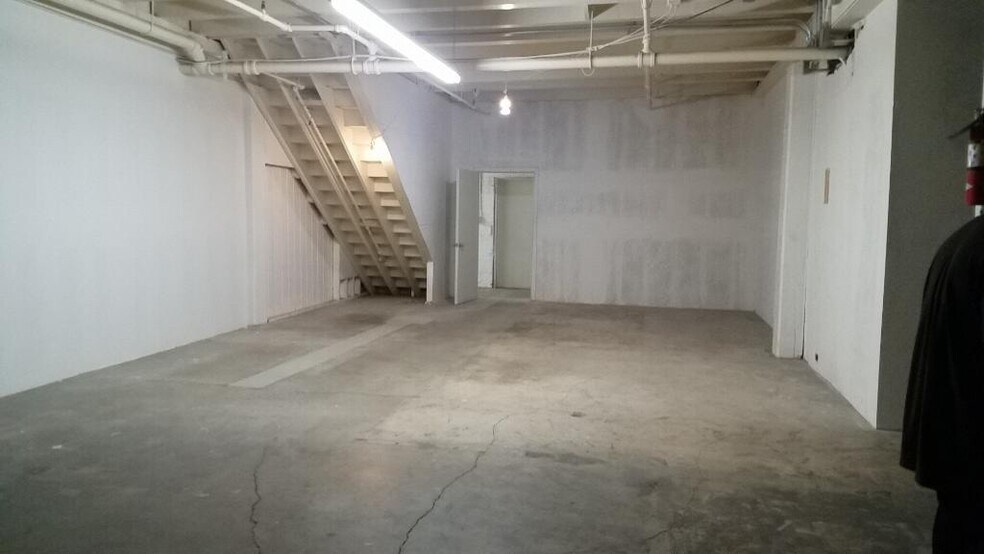 More Photos Of 2000-2010 W 62nd St, Los Angeles Warehouse For Sale