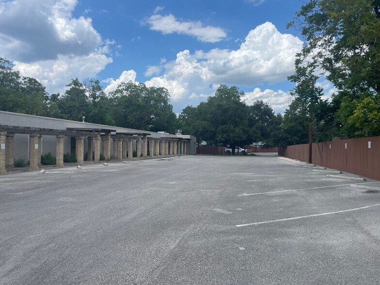 More Photos Of 652 N Houston Ave, New Braunfels Medical For Lease