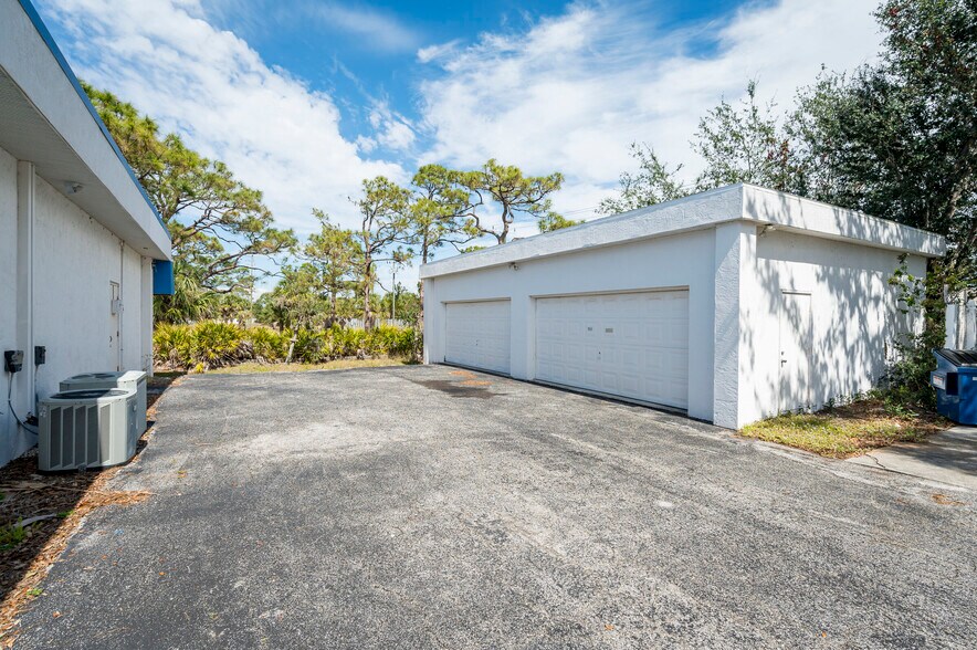 More Photos Of 655 N Indiana Ave, Englewood Medical For Sale