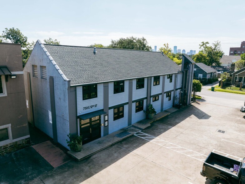 Primary Photo Of 733 E 12th 1/2 St, Houston Office For Sale