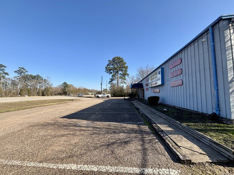 More Photos Of 1700 N Loop 336 E, Conroe Auto Repair For Lease