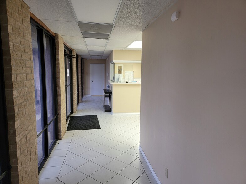 More Photos Of 4405 Lilac Ln, Victoria Medical For Sale