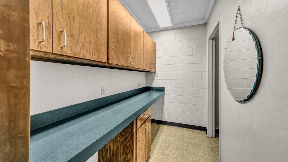 More Photos Of 107 Fannin St, Millsap Bank For Lease