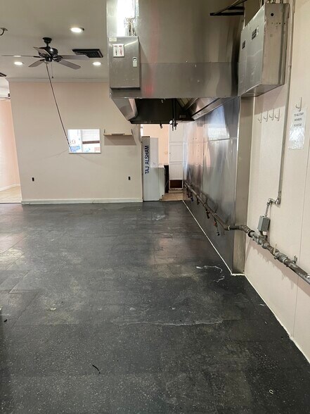 More Photos Of 337 Willard Ave, Newington Freestanding For Lease