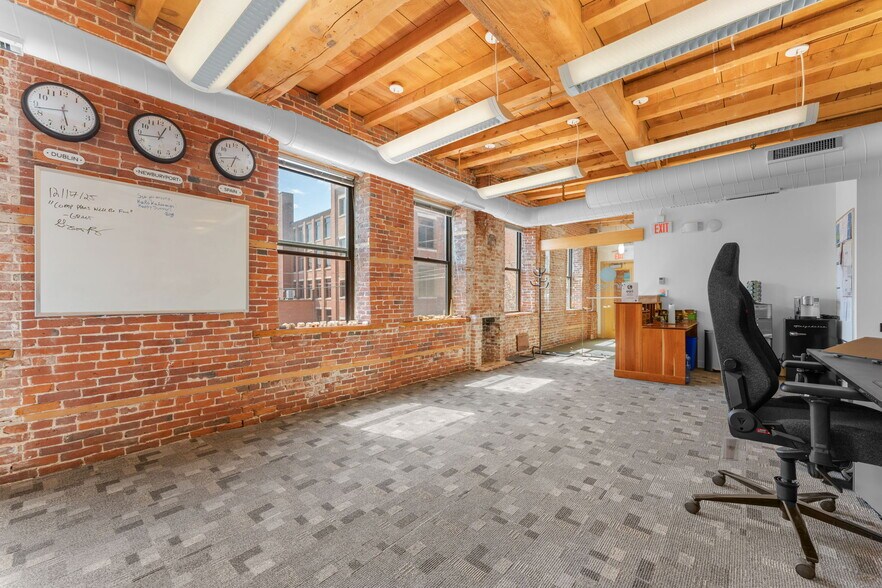 More Photos Of 40R Merrimac St, Newburyport Loft Creative Space For Lease