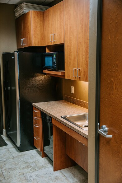 More Photos Of 2806 Flintrock Trace, Lakeway Loft Creative Space For Sale