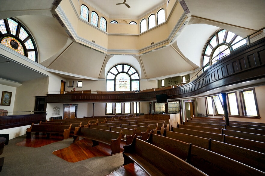 More Photos Of 221 E Martin Luther King Jr Blvd, Yakima Religious Facility For Sale