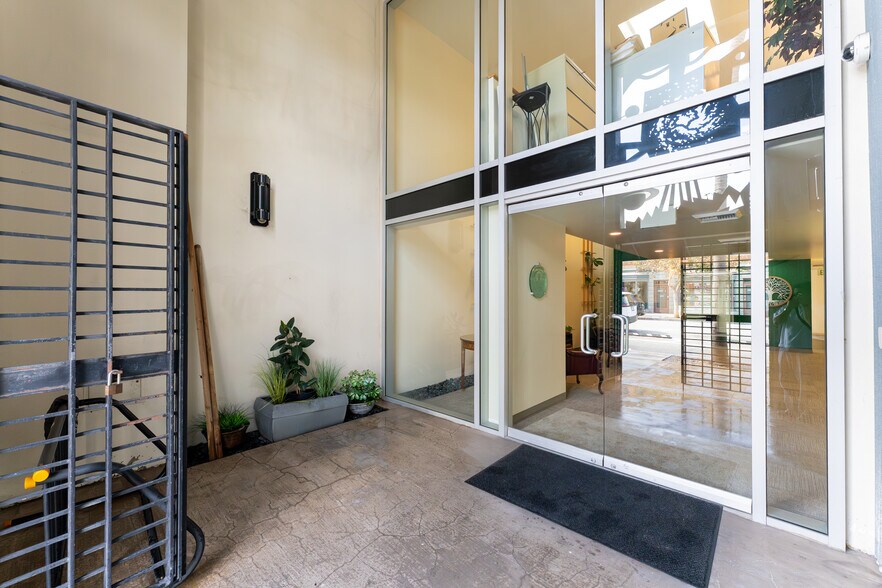 More Photos Of 434 E Broadway, Long Beach Loft Creative Space For Sale