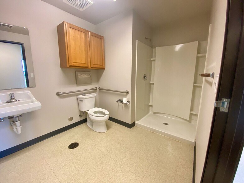 More Photos Of 401 5th Street SE, Tioga Industrial For Sale