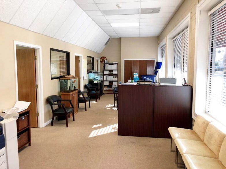 More Photos Of 2618 Colley Ave, Norfolk Showroom For Sale