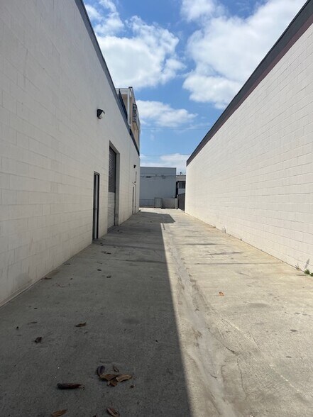 More Photos Of 2435 Stozier Ave, South El Monte Warehouse For Lease