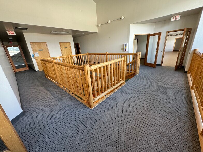 More Photos Of 320 N 1st St, Hamilton Office For Lease