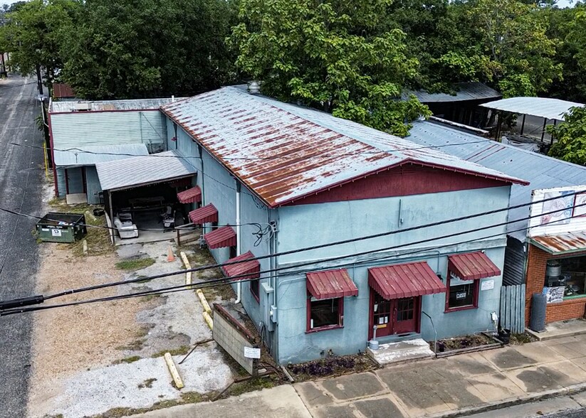 More Photos Of 211 N Mechanic St, Weimar Bar For Sale