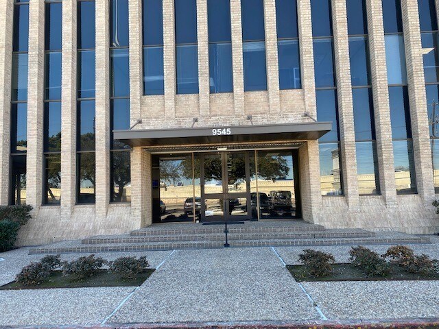 More Photos Of 9545 Katy Fwy, Houston Office For Lease