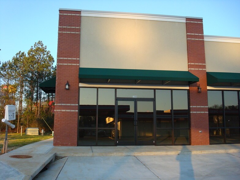 More Photos Of 1261 Merchants Dr, Dallas Freestanding For Lease