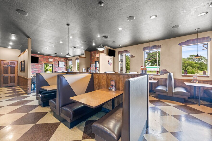 More Photos Of 2150 N State St, Iola Restaurant For Lease