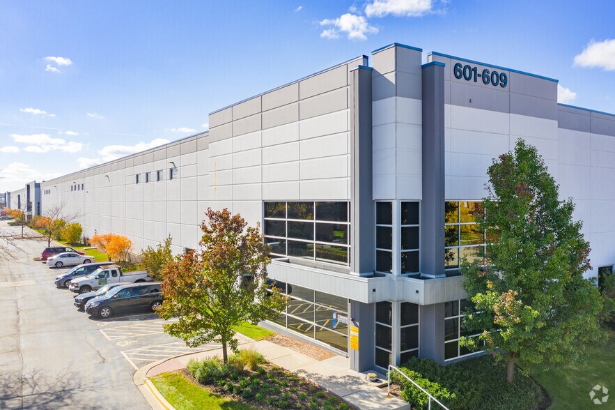 More Photos Of 601-609 Dempster St, Mount Prospect Warehouse For Lease