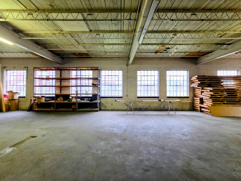More Photos Of 1416 Lewis St, Charleston Warehouse For Sale
