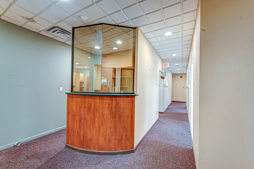 More Photos Of 63 Eastport Manor Rd, Eastport Office For Sale